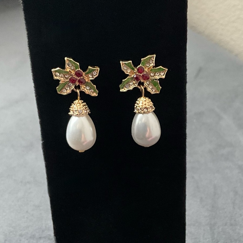 NWT Holiday Lane Drop Earrings
